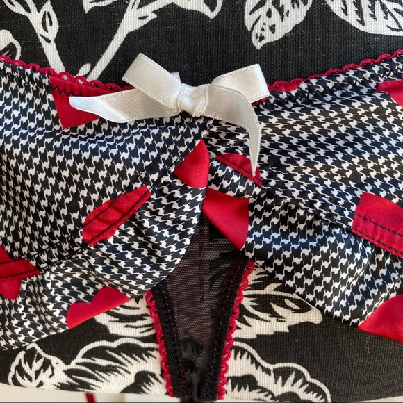 Victoria’s Secret Bra & Skirted Thong Set - Picture 7 of 12